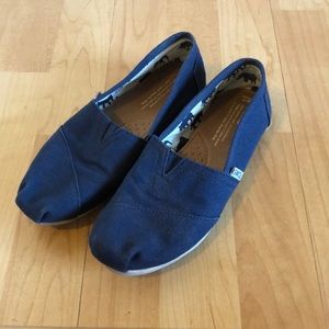 Women’s TOMS size 7